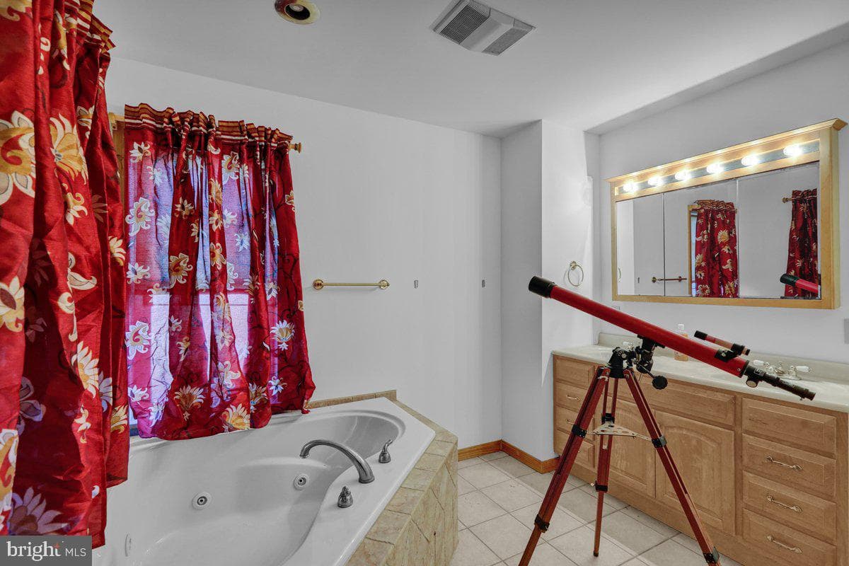 161 W High Street photo 23