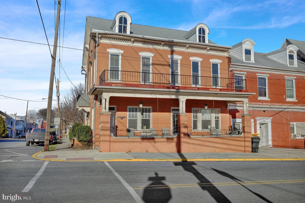 161 W High Street photo 3
