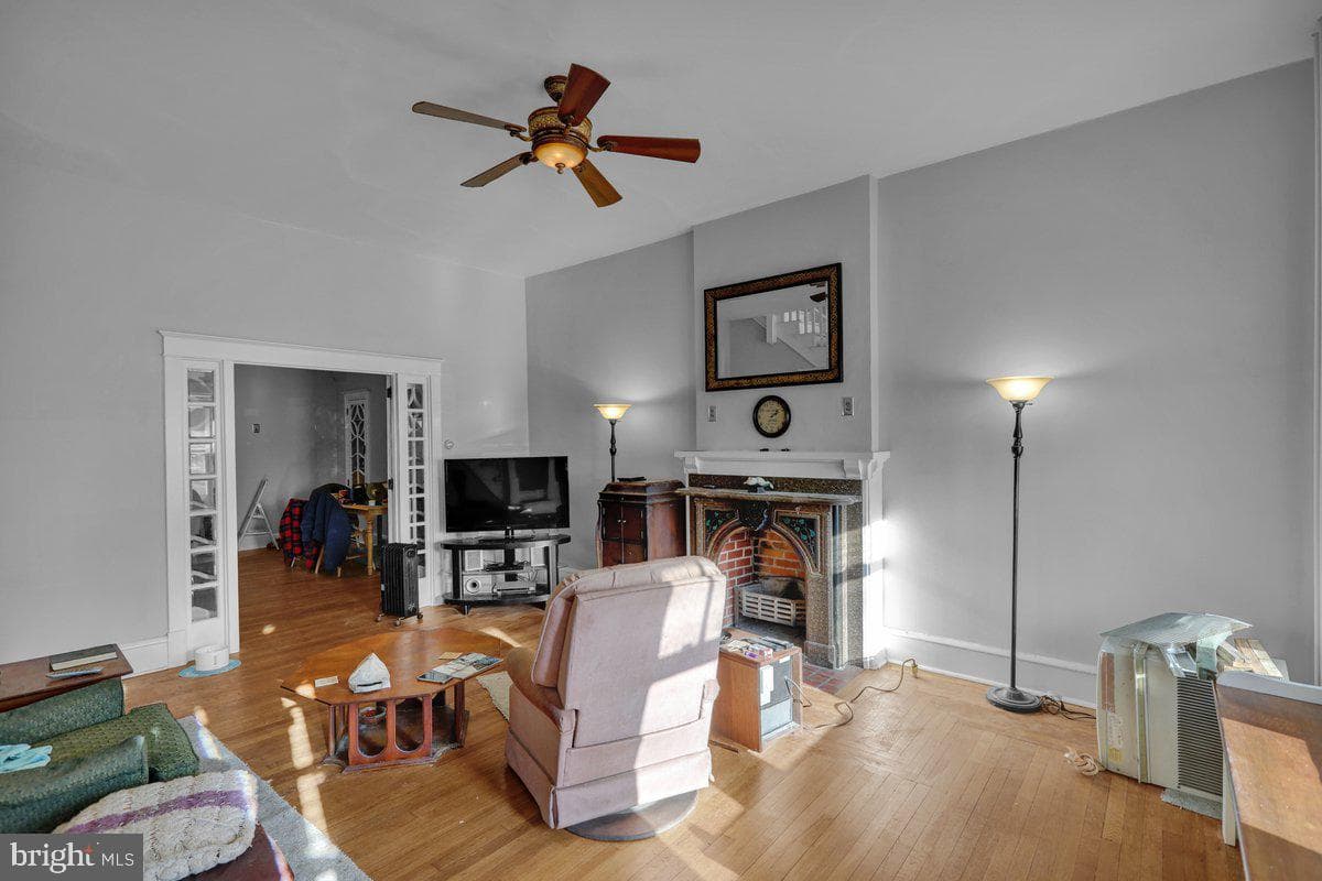 161 W High Street photo 6