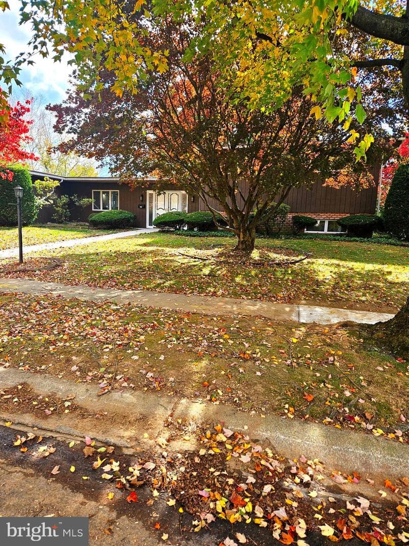 317 Warwick Drive photo 2