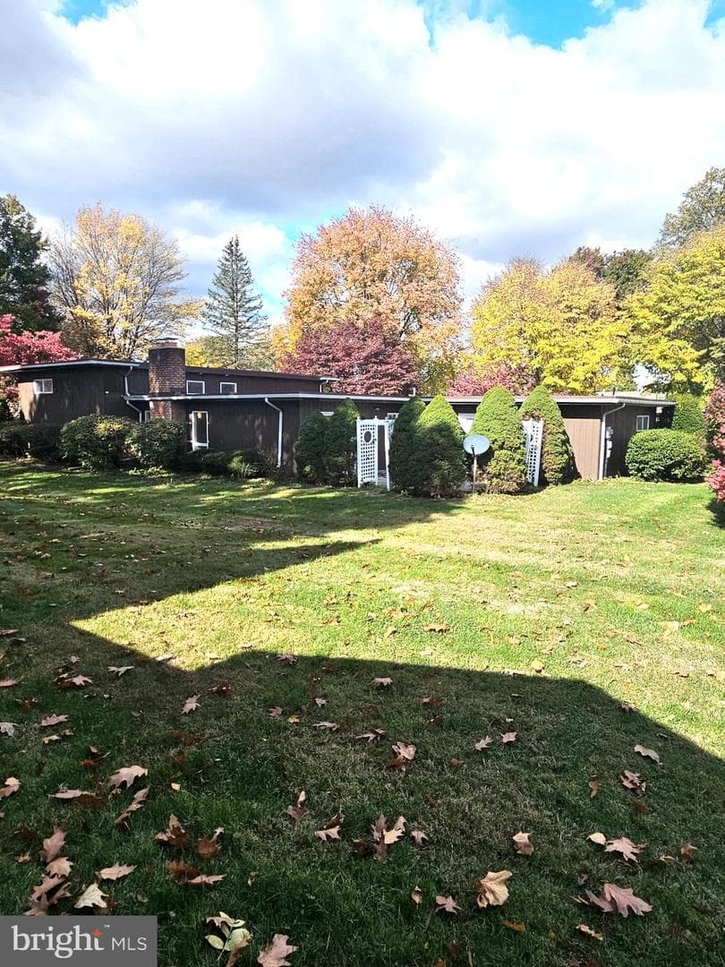 317 Warwick Drive photo 3