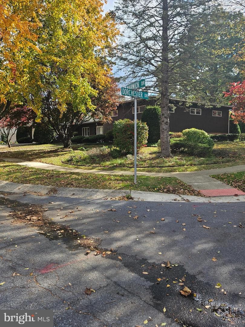 317 Warwick Drive photo 4