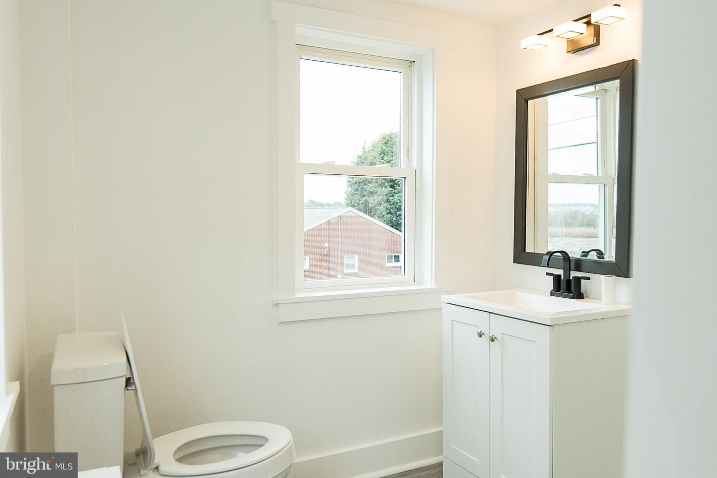 12 E Mill Street photo 22