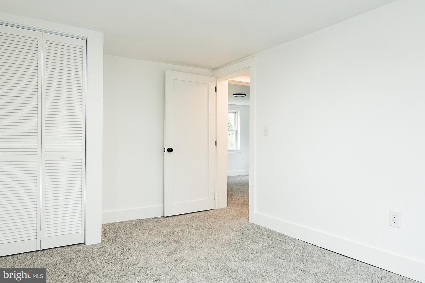 12 E Mill Street photo 24
