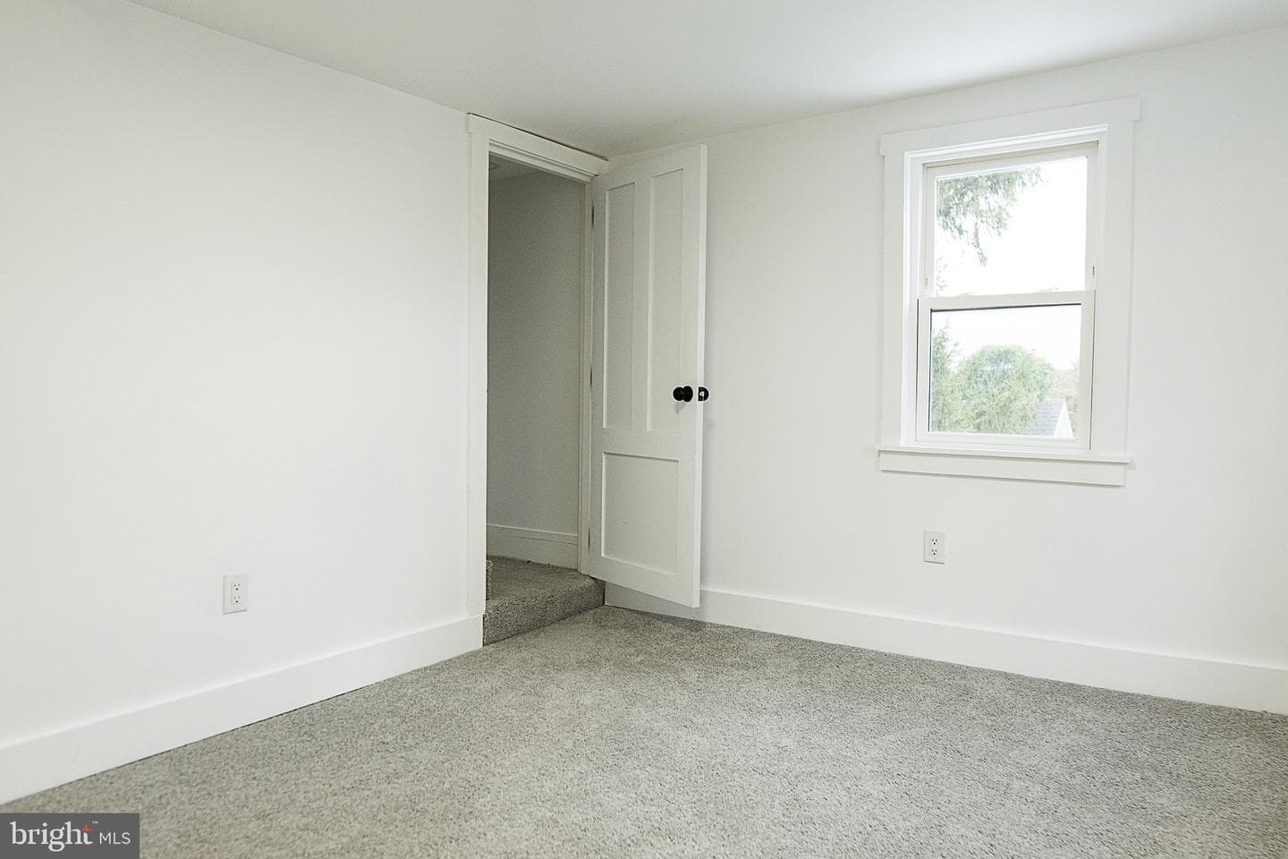 12 E Mill Street photo 25