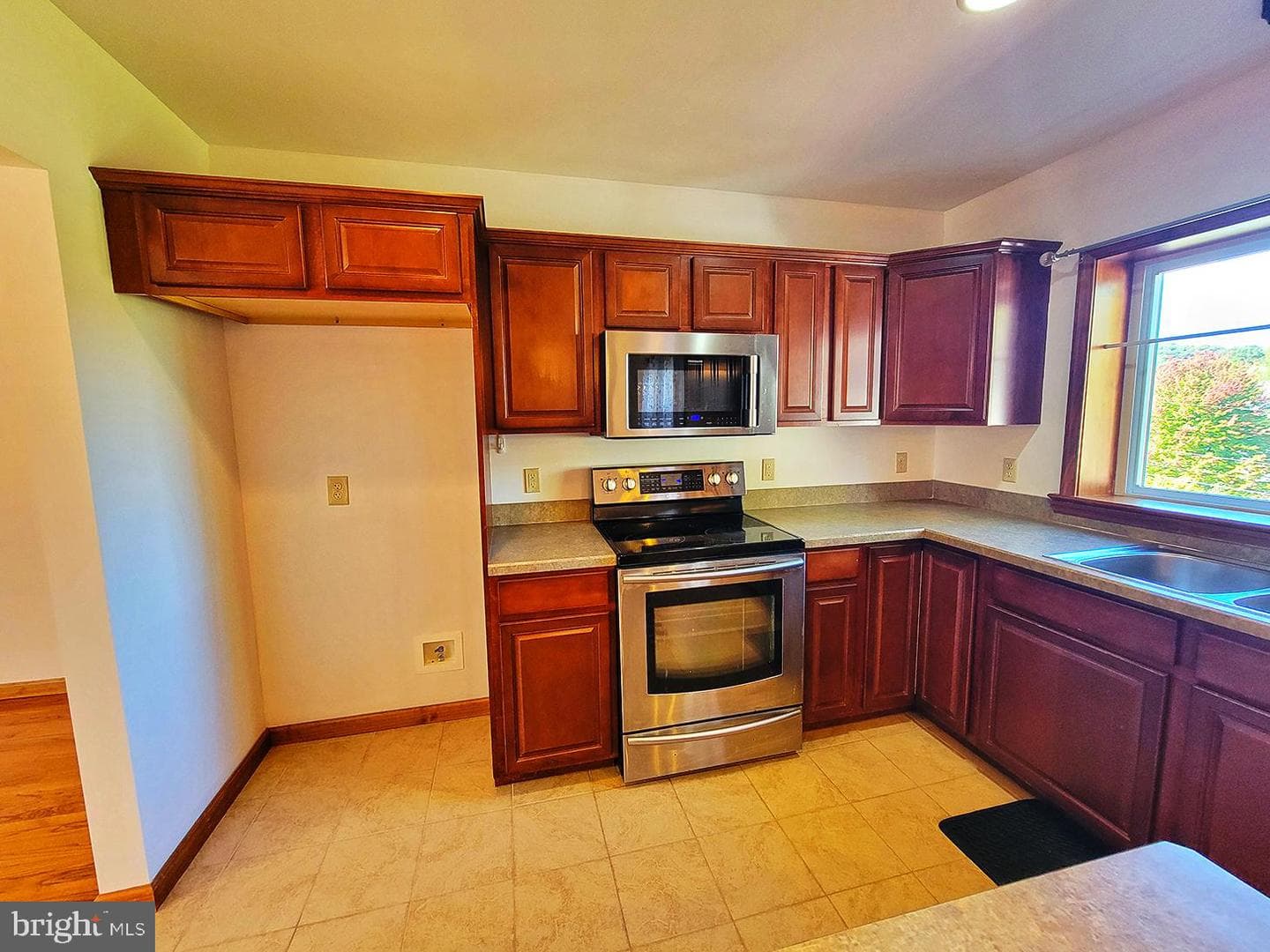 1018 Crestview Avenue photo 4