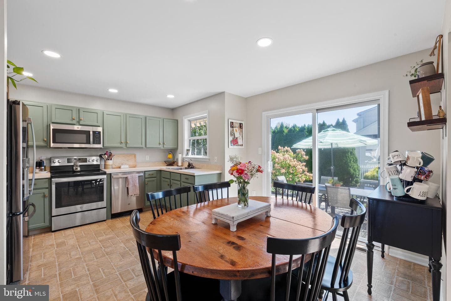 38 Laura Drive photo 8