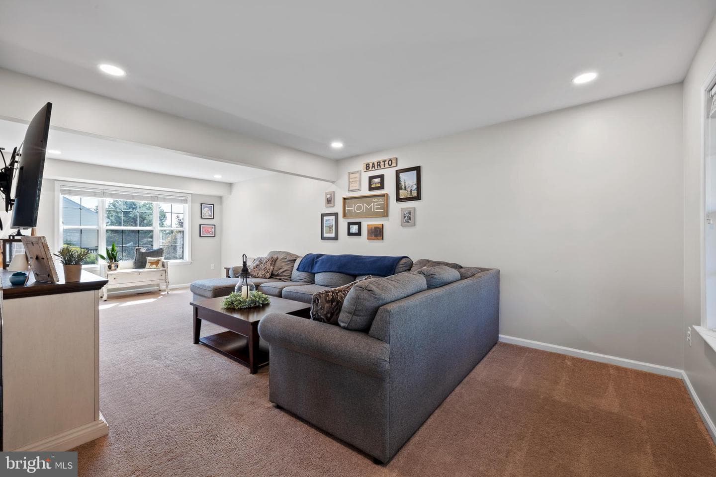 38 Laura Drive photo 9