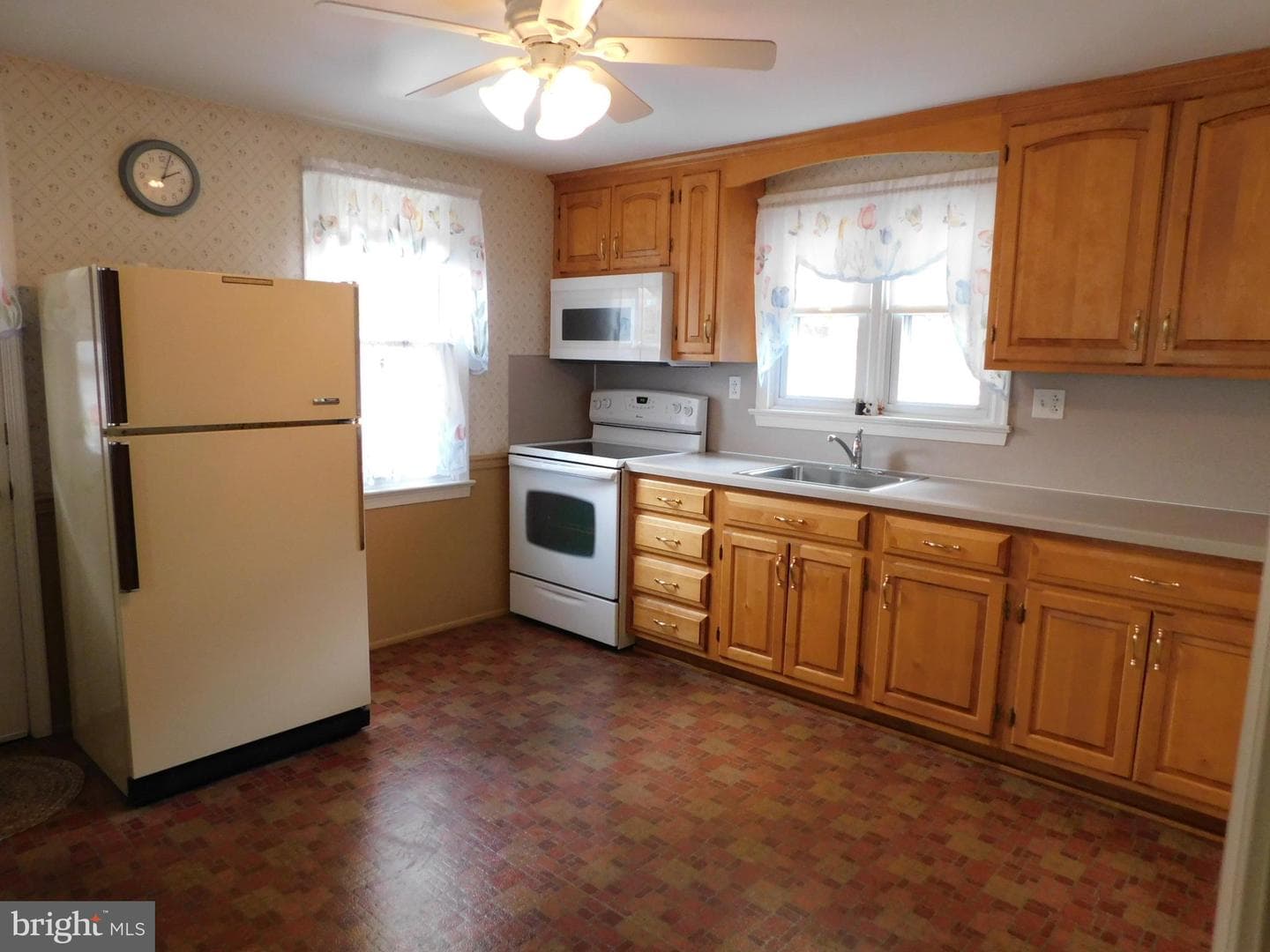 228 Shaner Street photo 6