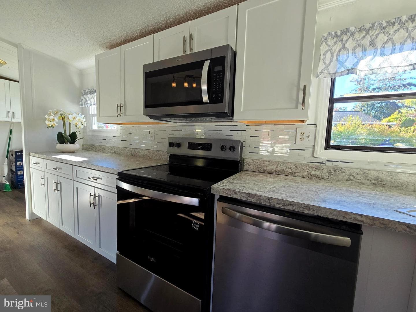 211 Merry Street photo 10