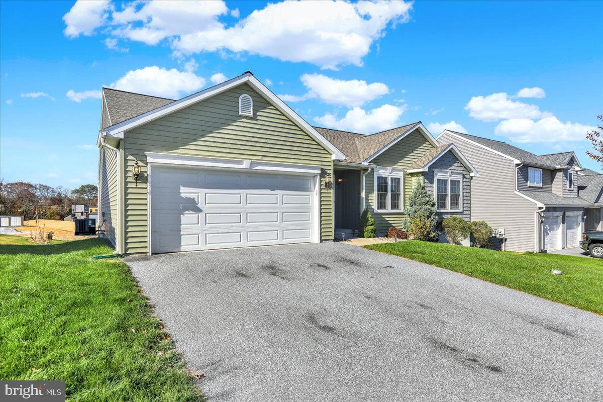 11 Clover Drive photo 2