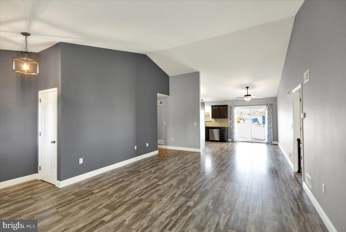 11 Clover Drive photo 4