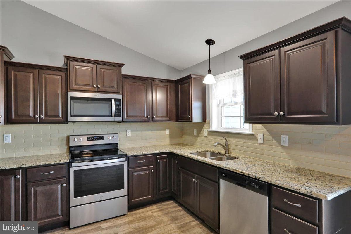 11 Clover Drive photo 8