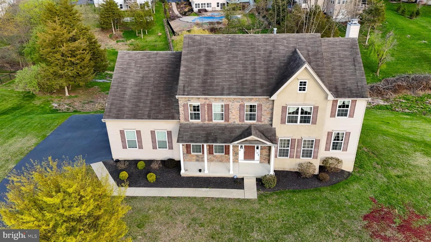 164 Meadowside Drive photo 2