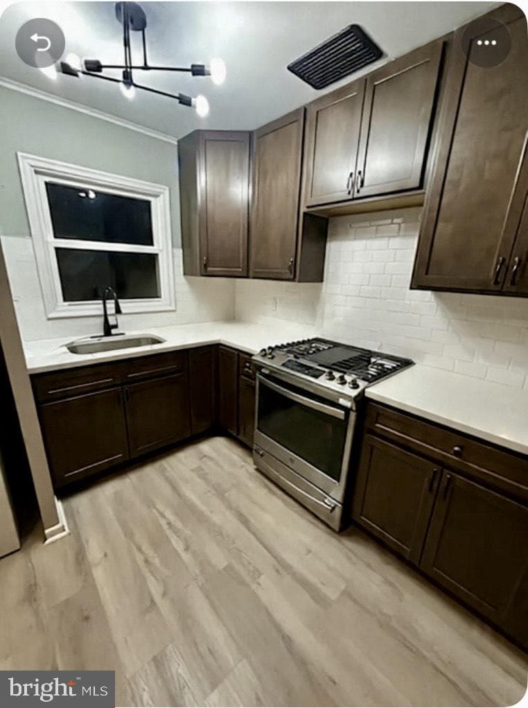 113 Wood Lane photo 1