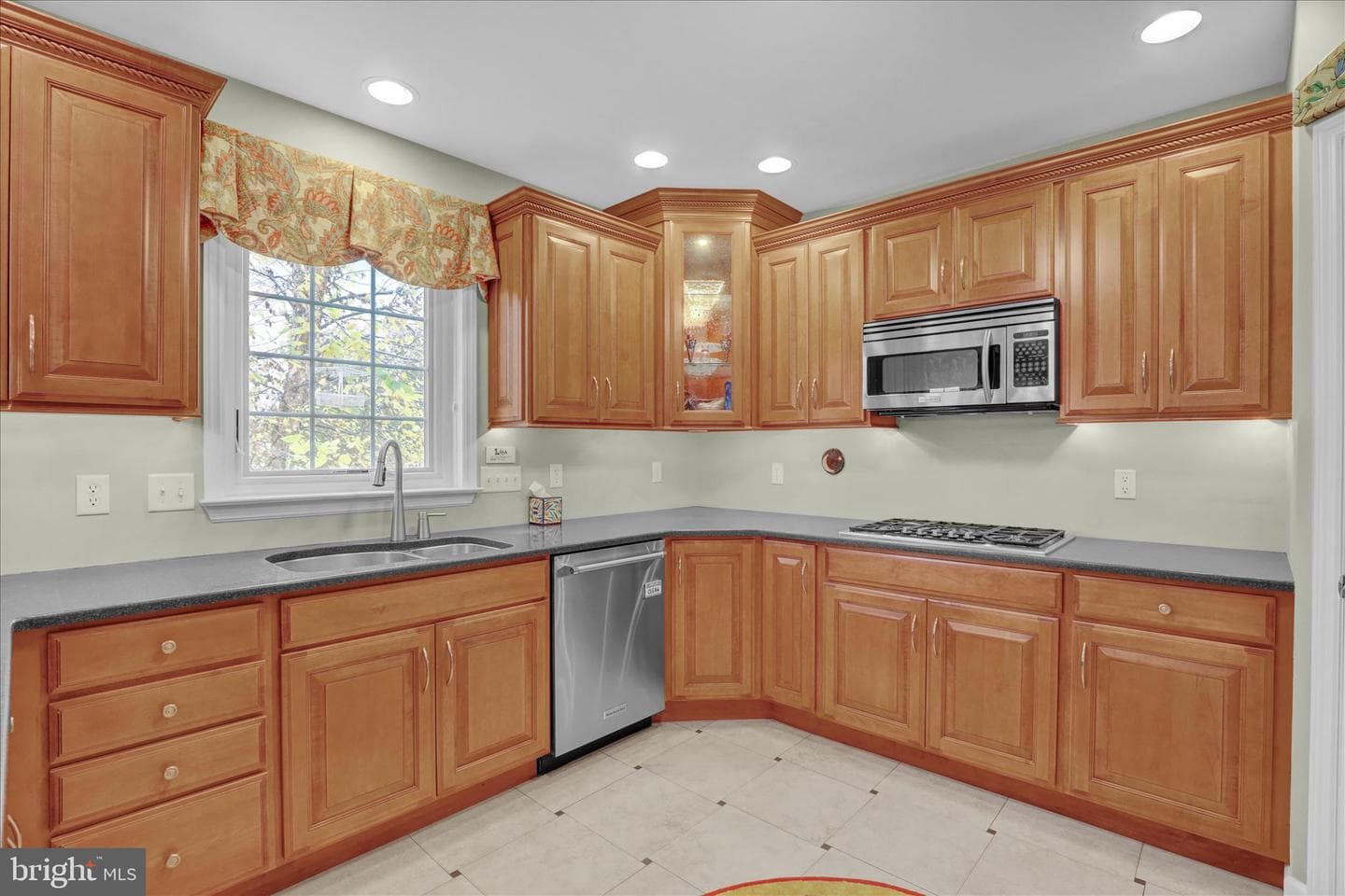 35 Pacific Avenue photo 17