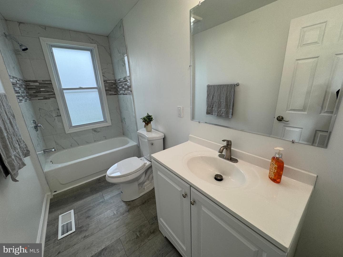 111 W 33rd Street photo 16