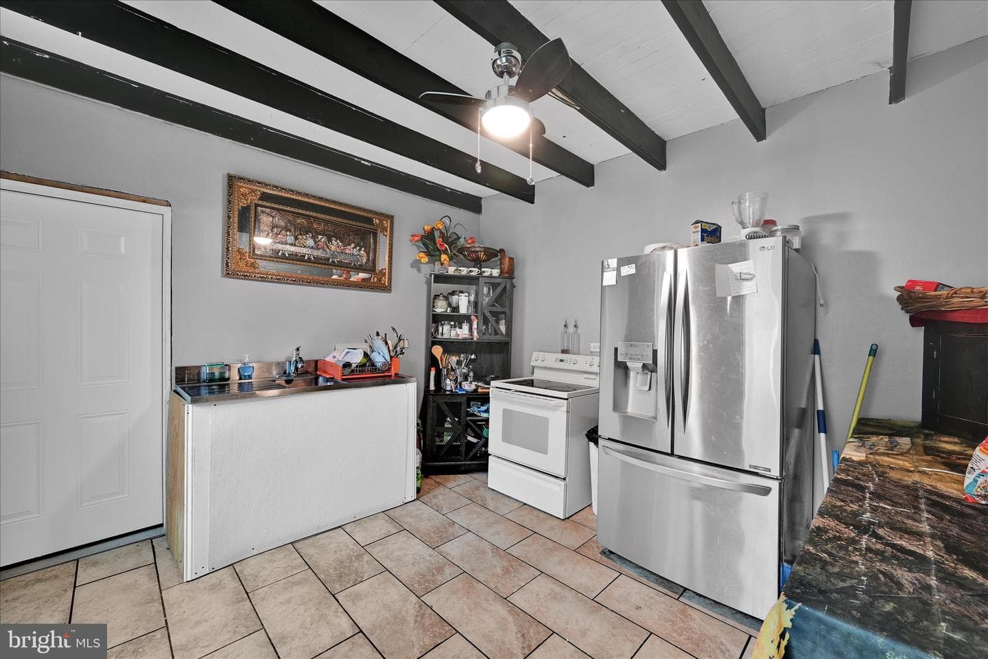 2460 Grandview Avenue photo 18