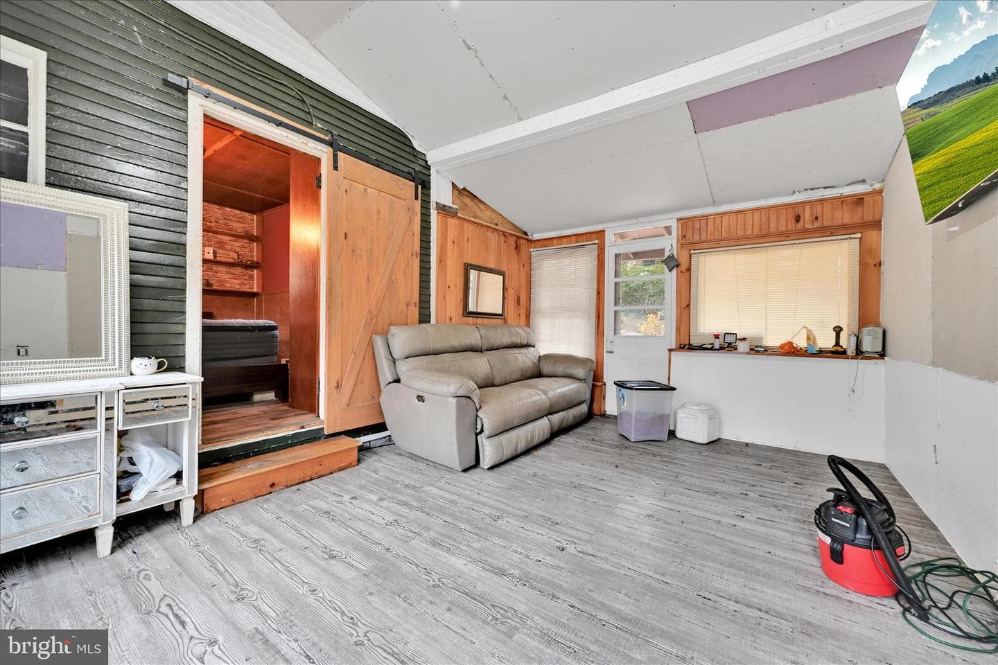 2460 Grandview Avenue photo 20