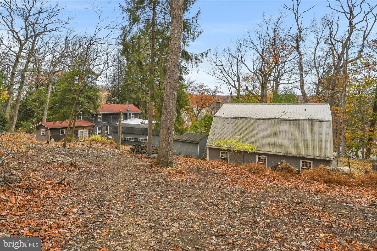 2460 Grandview Avenue photo 40