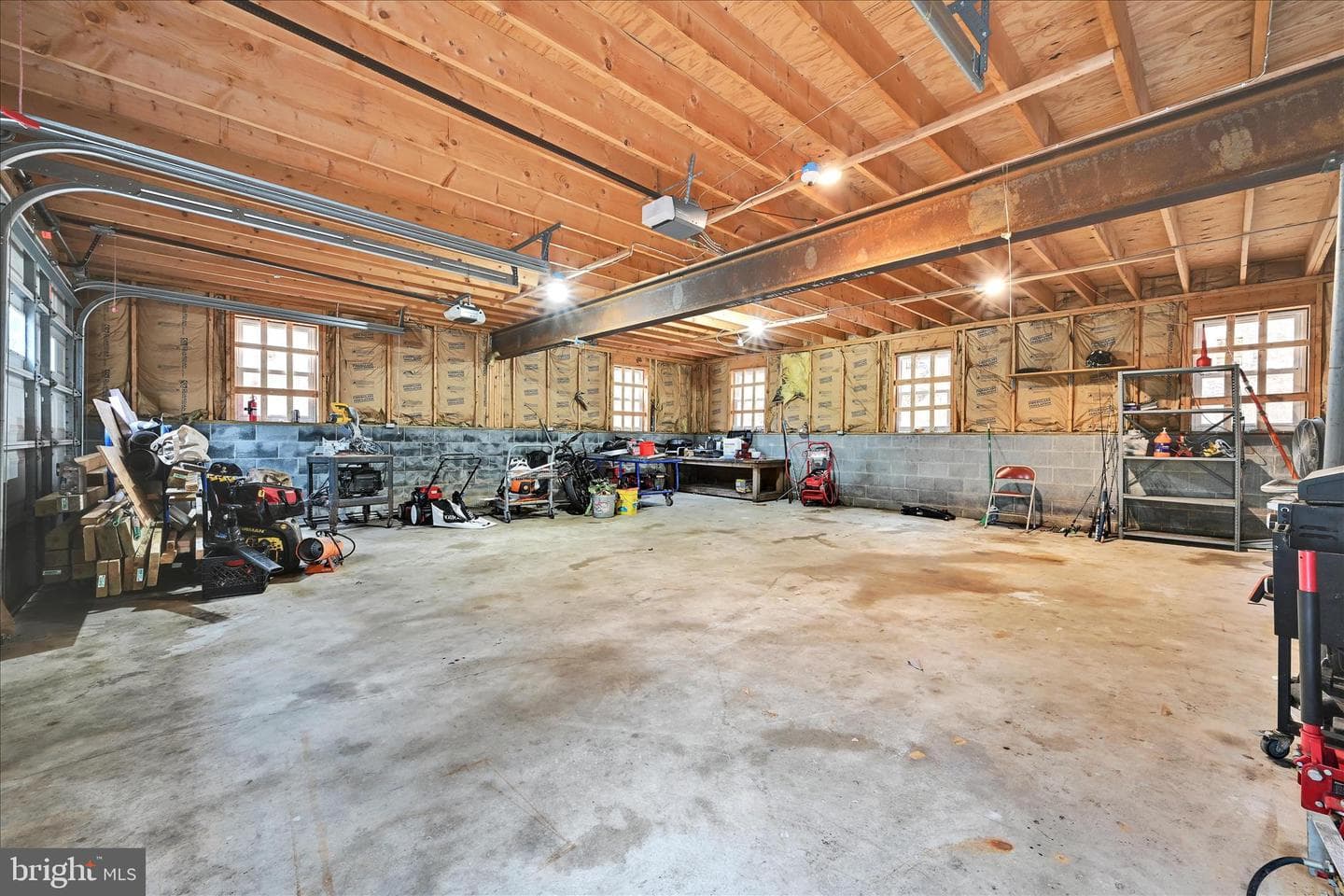 2460 Grandview Avenue photo 42