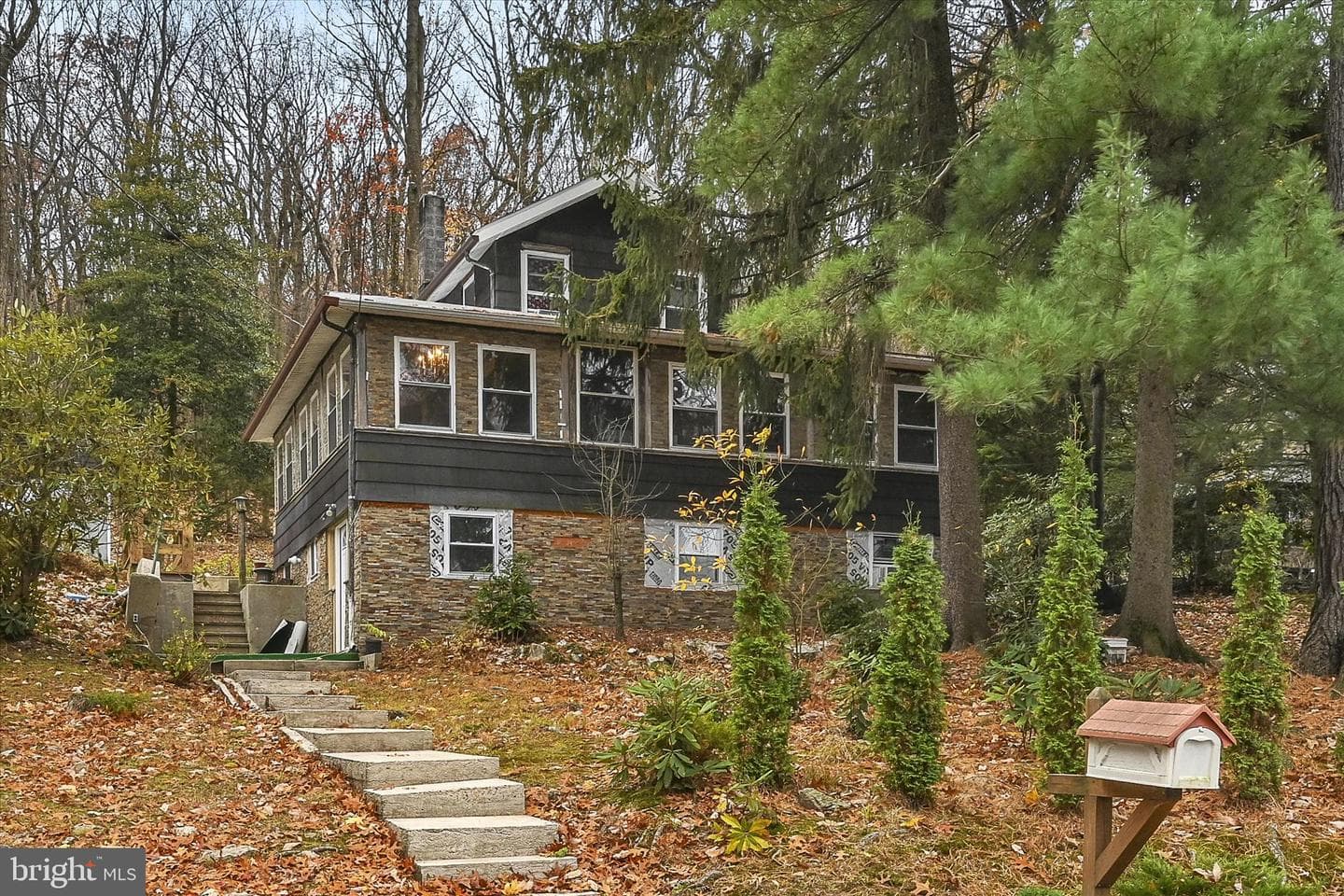 2460 Grandview Avenue photo 6