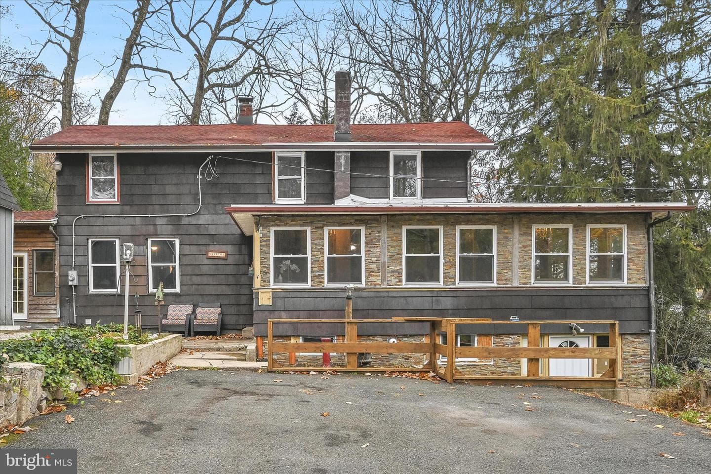 2460 Grandview Avenue photo 7
