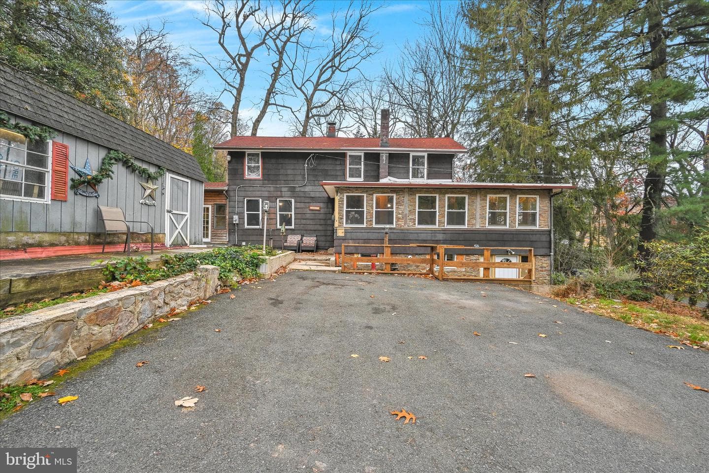 2460 Grandview Avenue photo 8