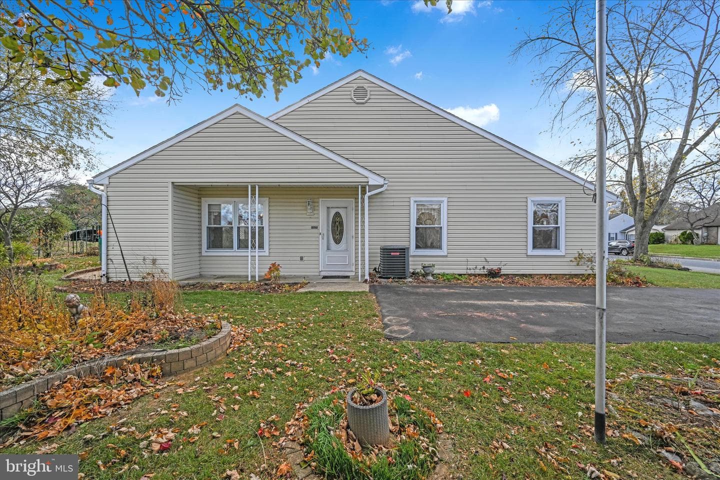 2525 McKinley Avenue photo 4