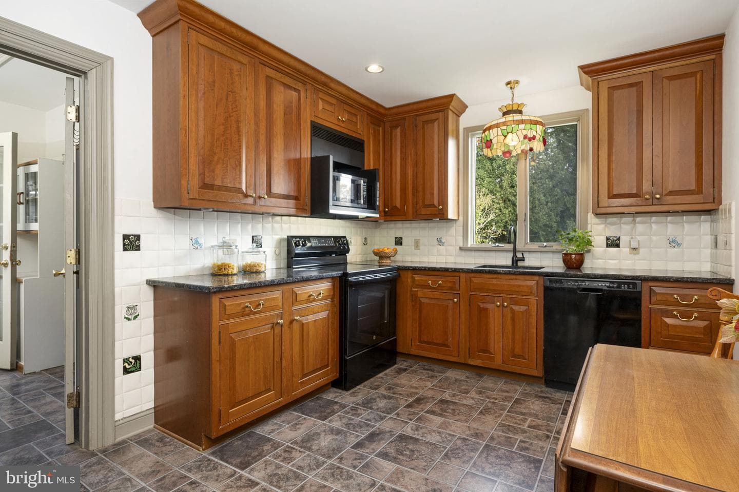 1041 Reading Avenue photo 25