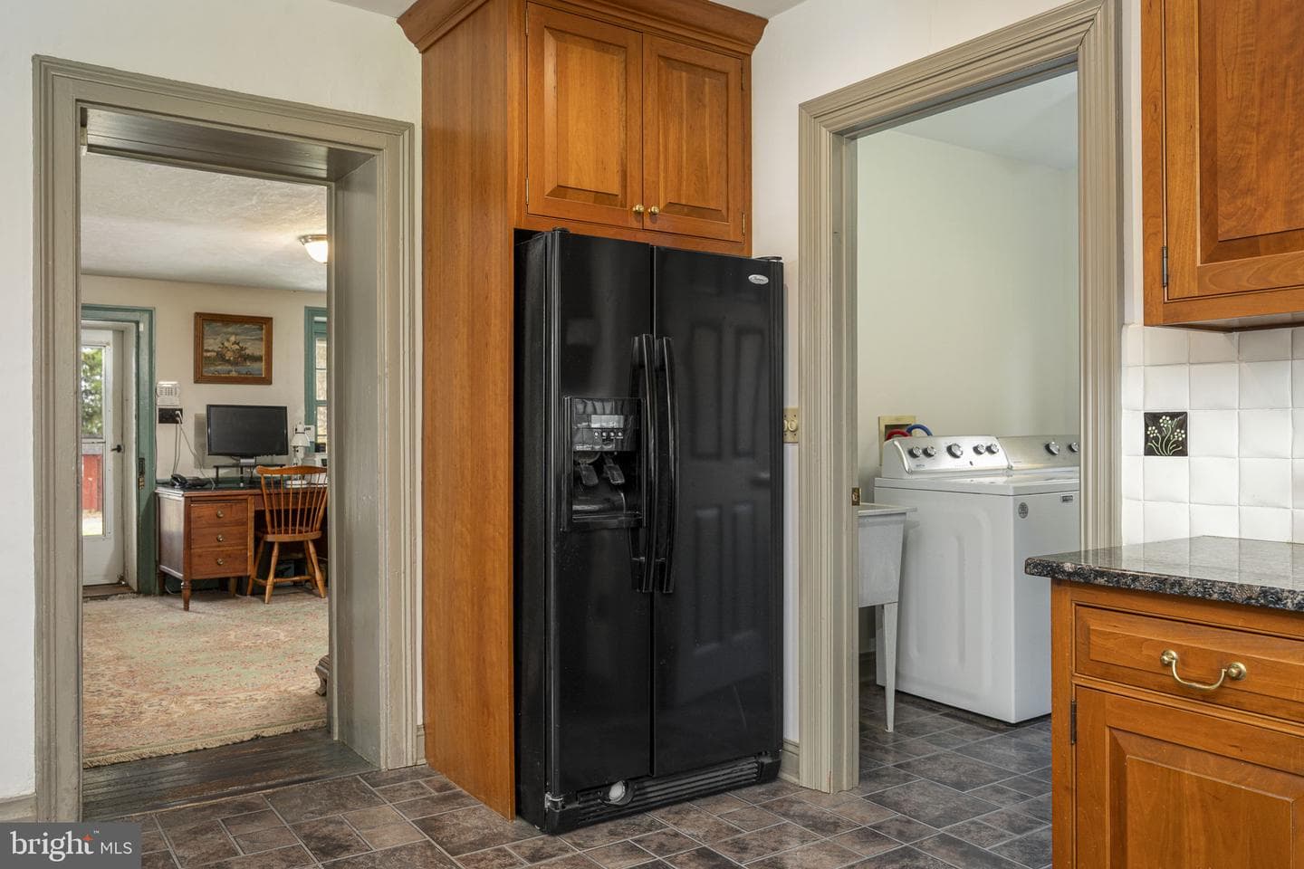 1041 Reading Avenue photo 28