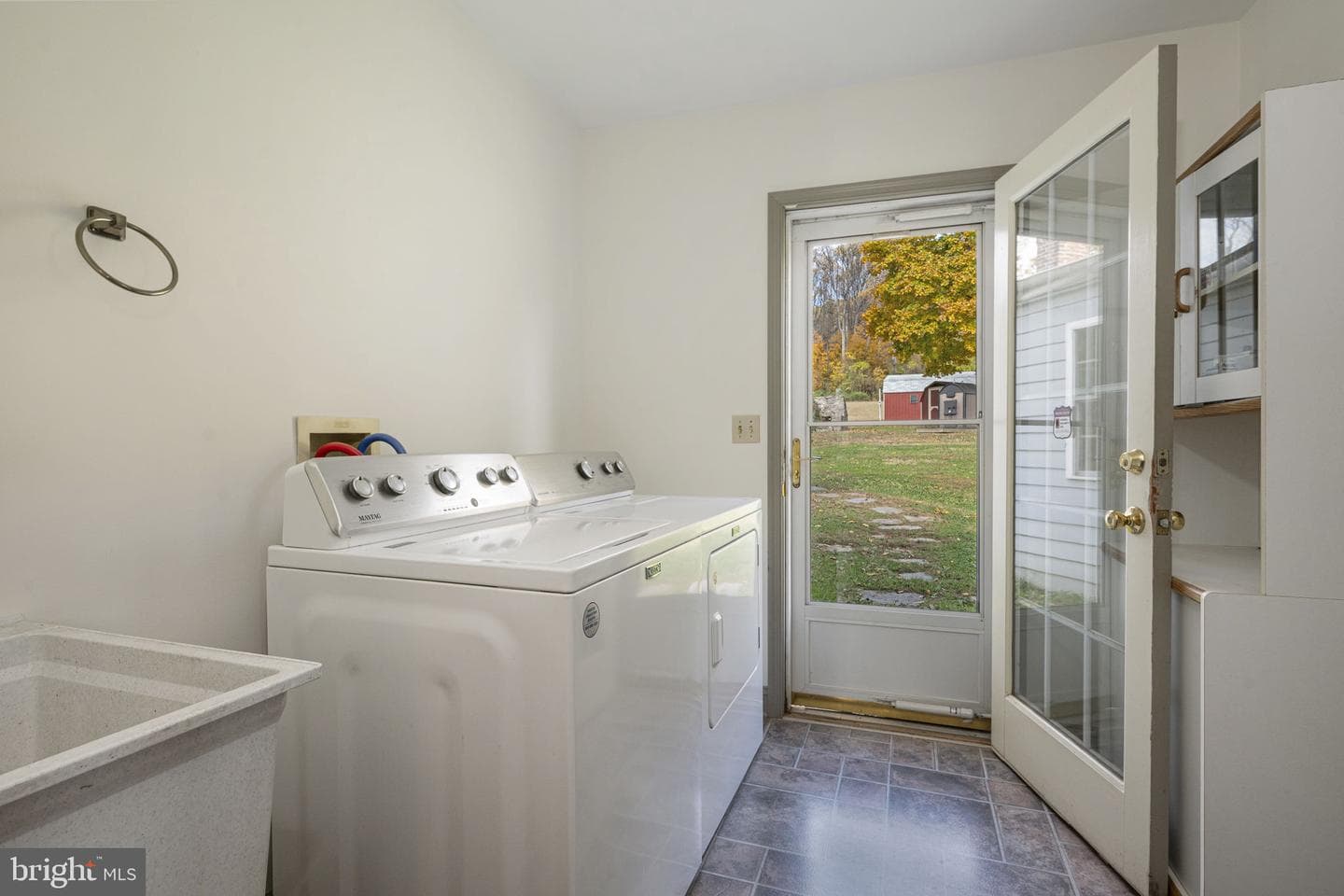 1041 Reading Avenue photo 29