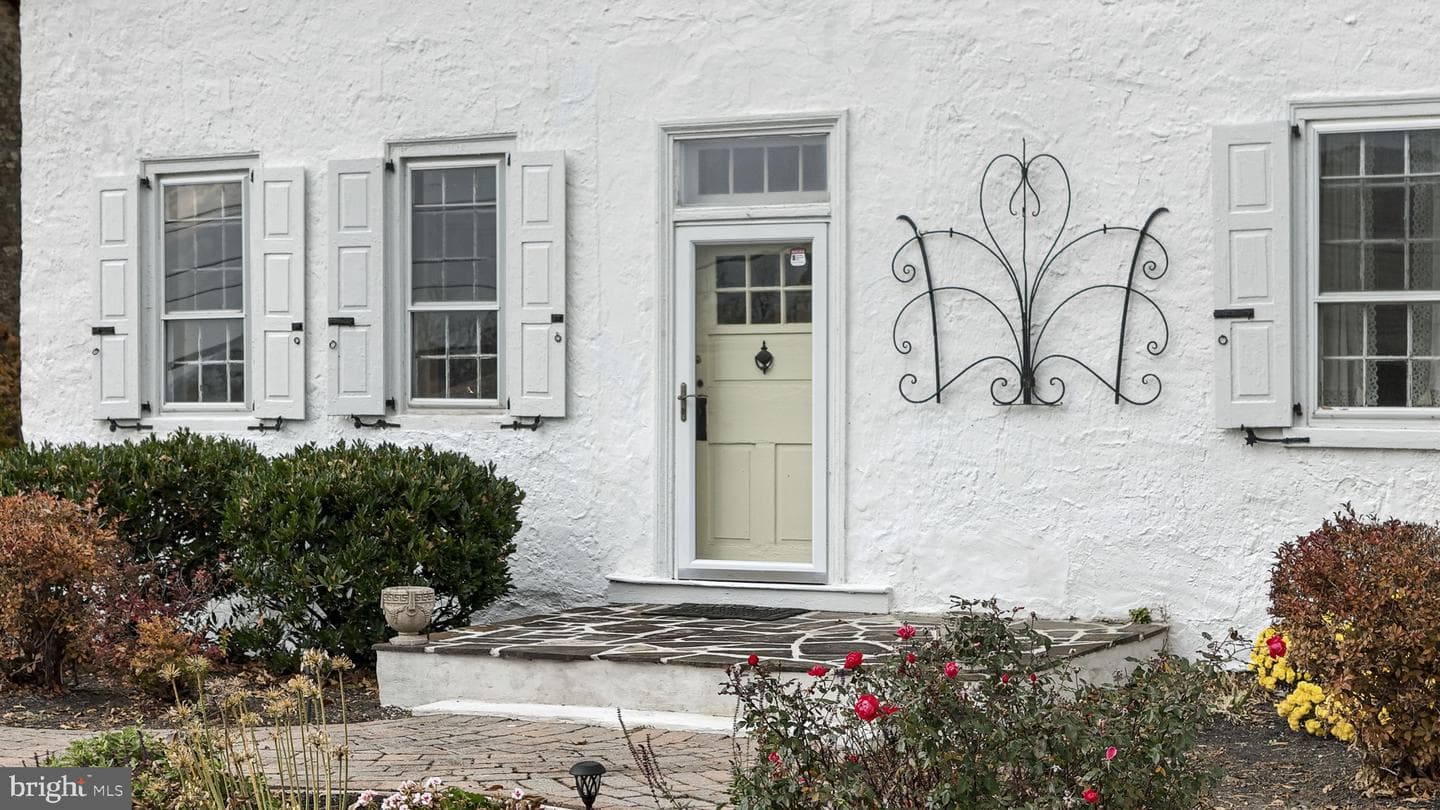 1041 Reading Avenue photo 3