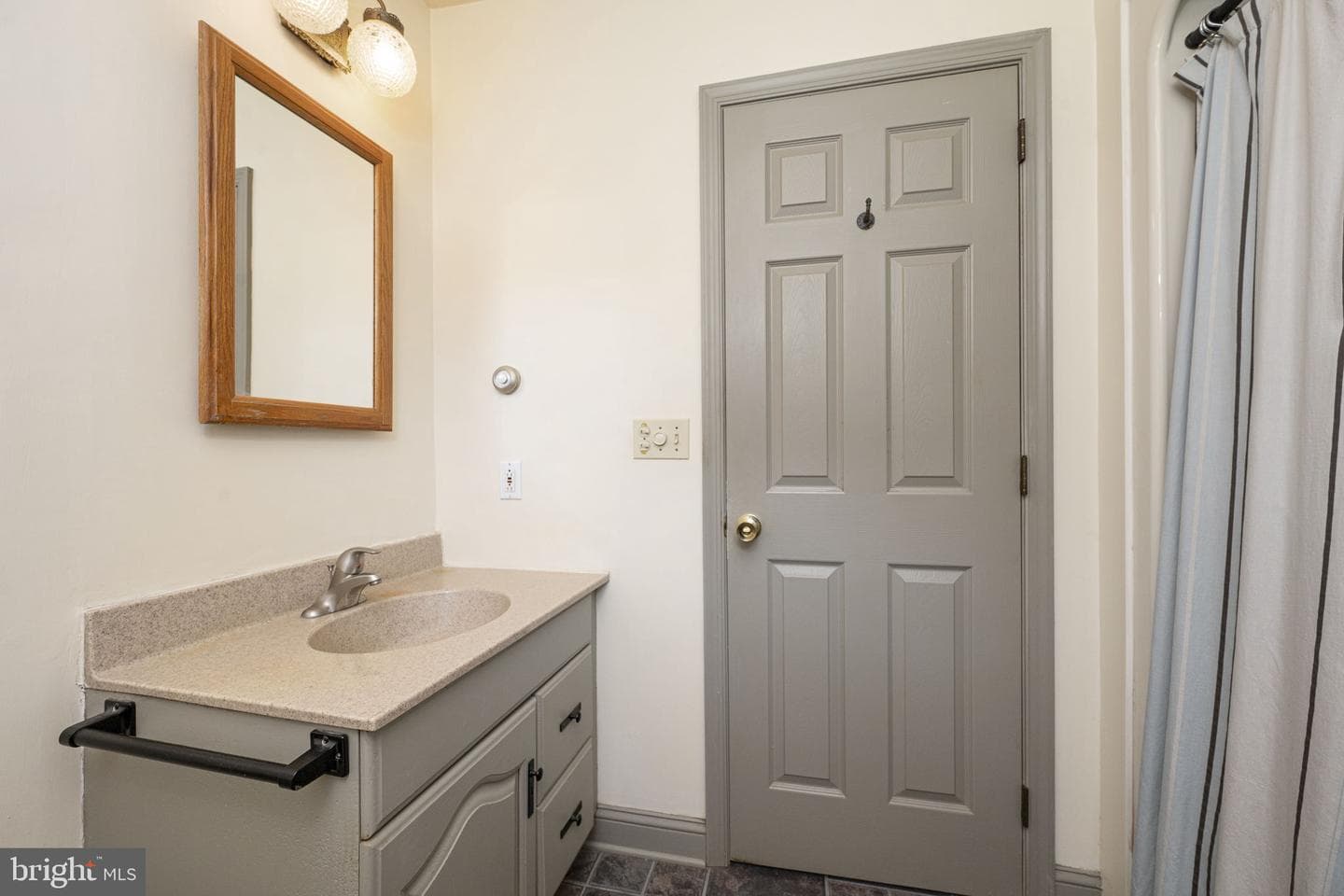 1041 Reading Avenue photo 30
