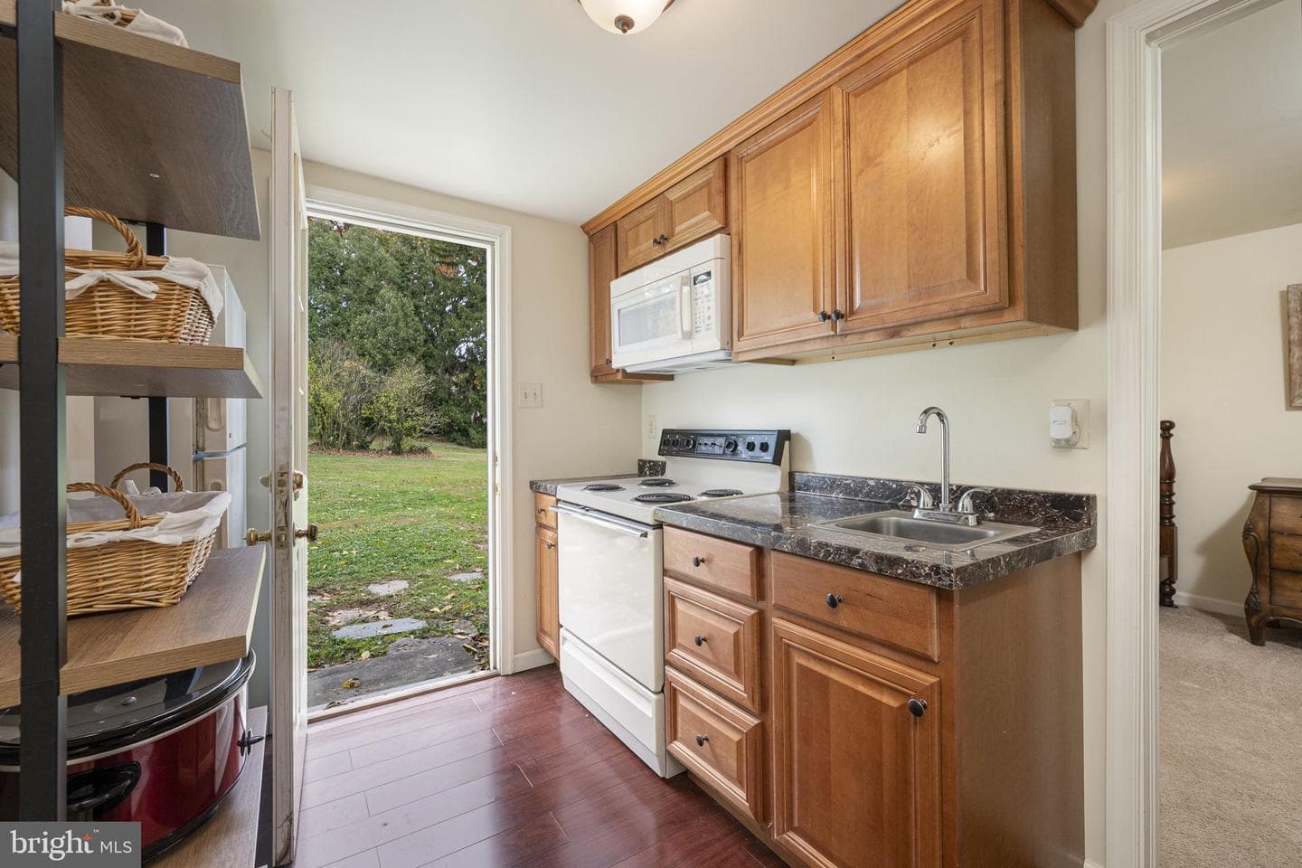 1041 Reading Avenue photo 42