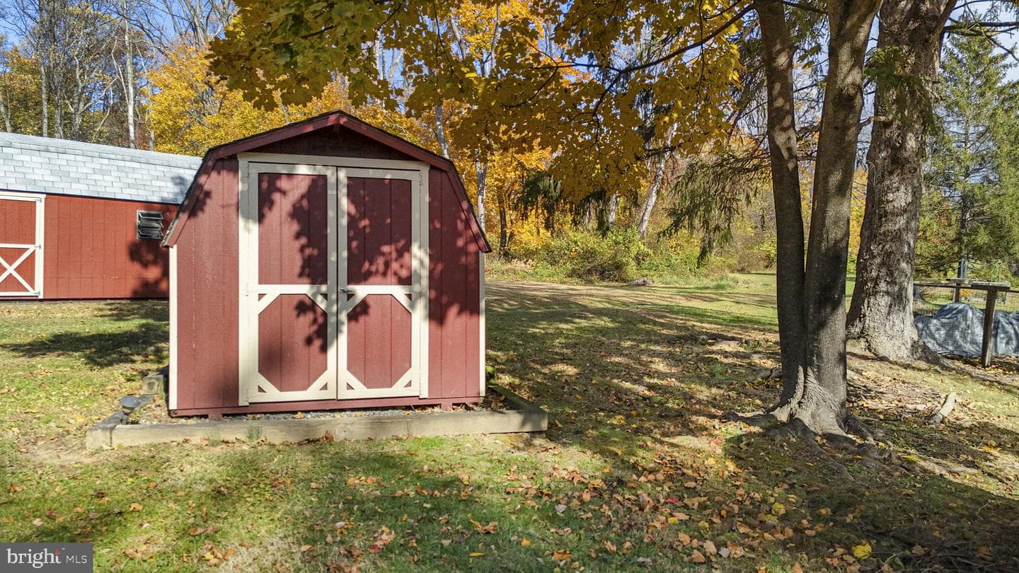1041 Reading Avenue photo 47
