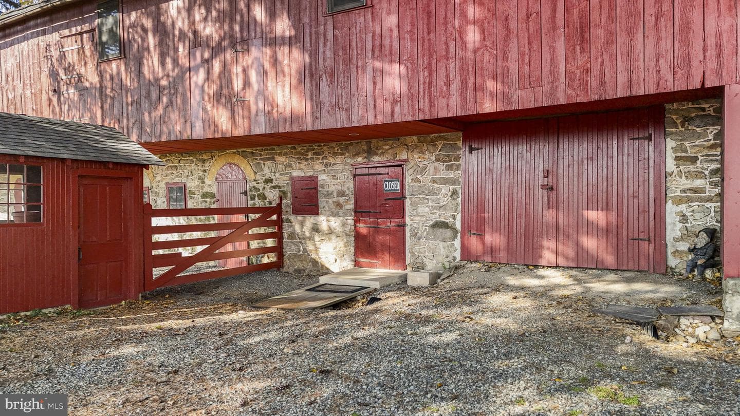 1041 Reading Avenue photo 53
