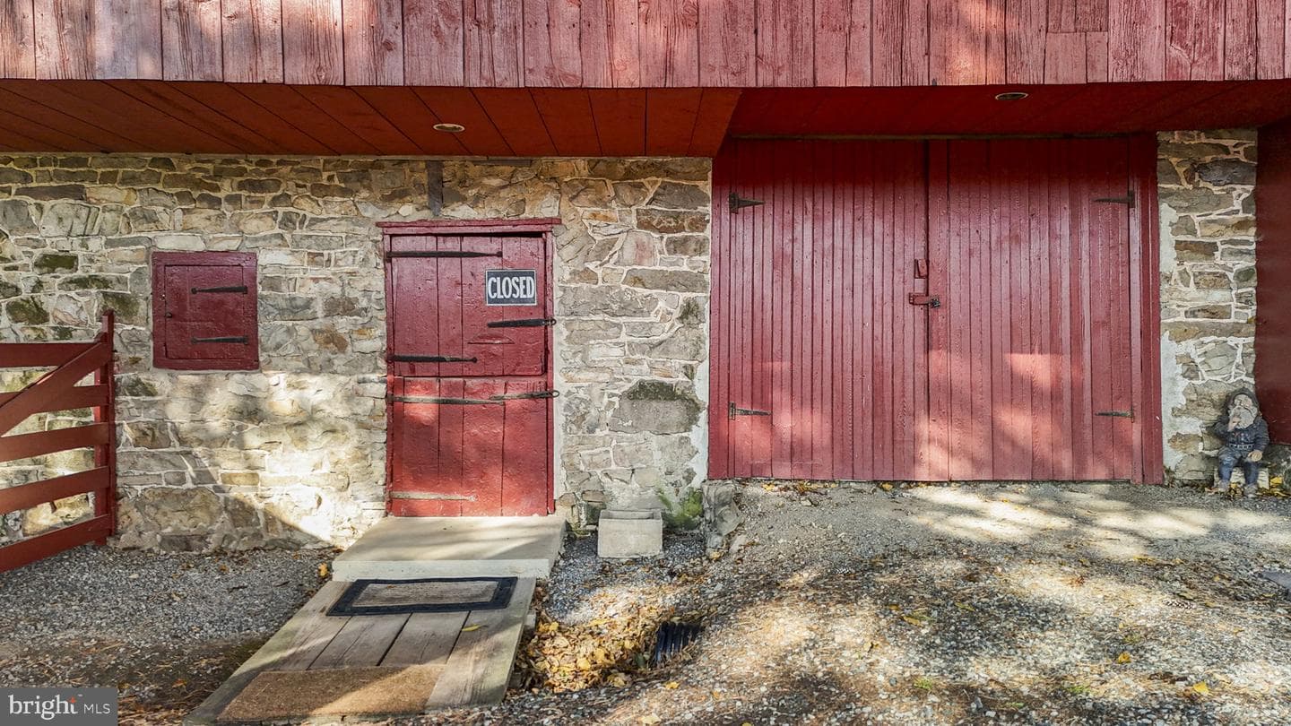 1041 Reading Avenue photo 54