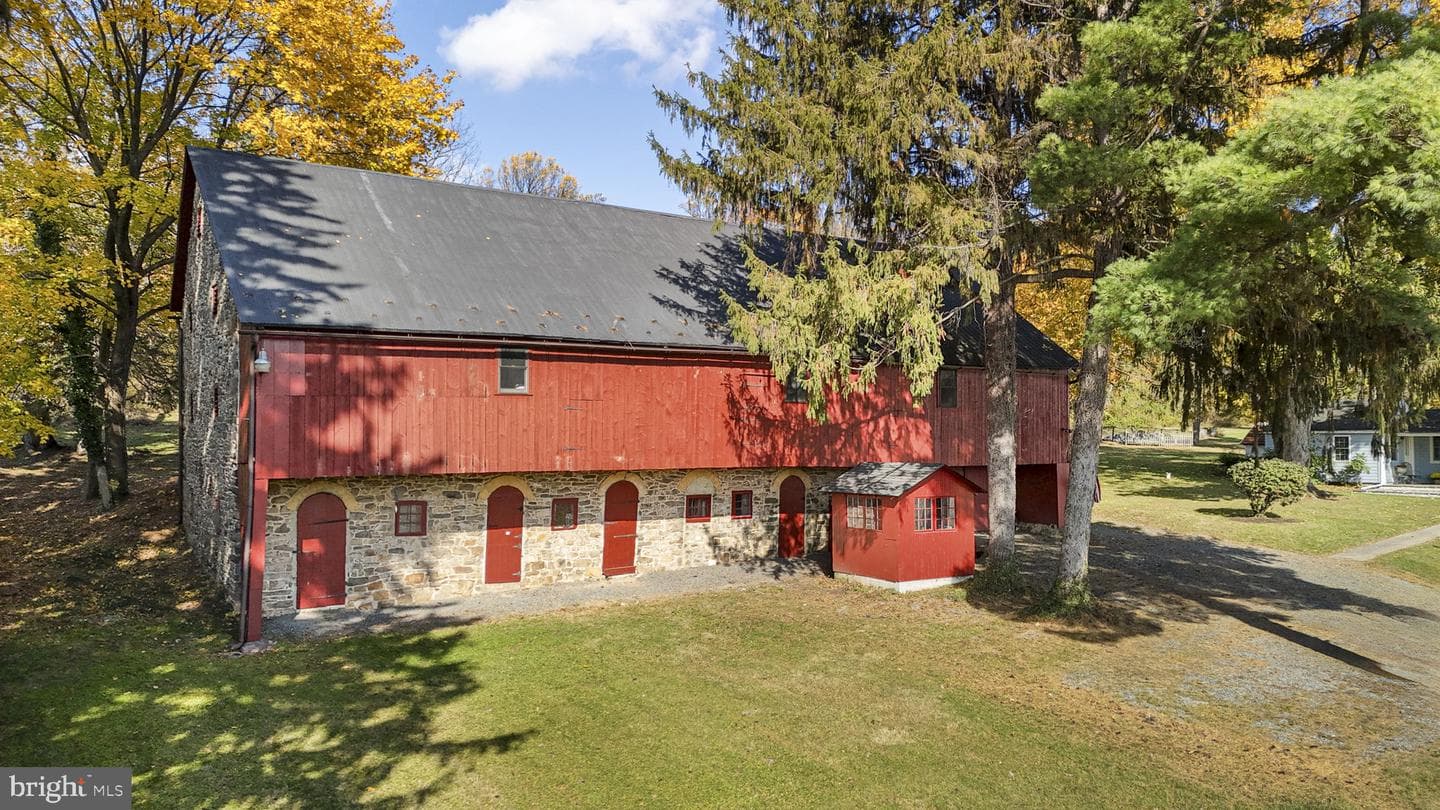 1041 Reading Avenue photo 55