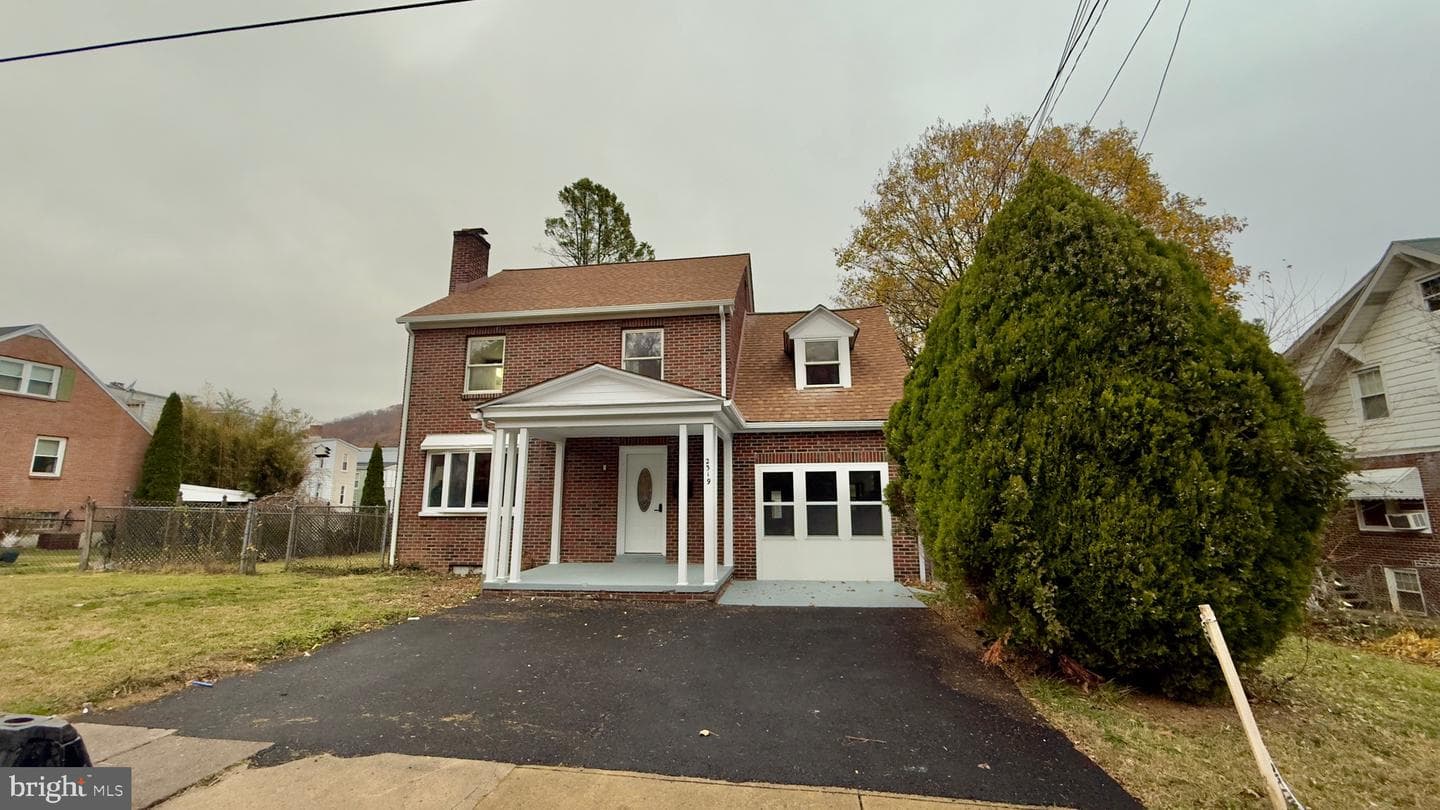 2319 Fairview Avenue photo 2
