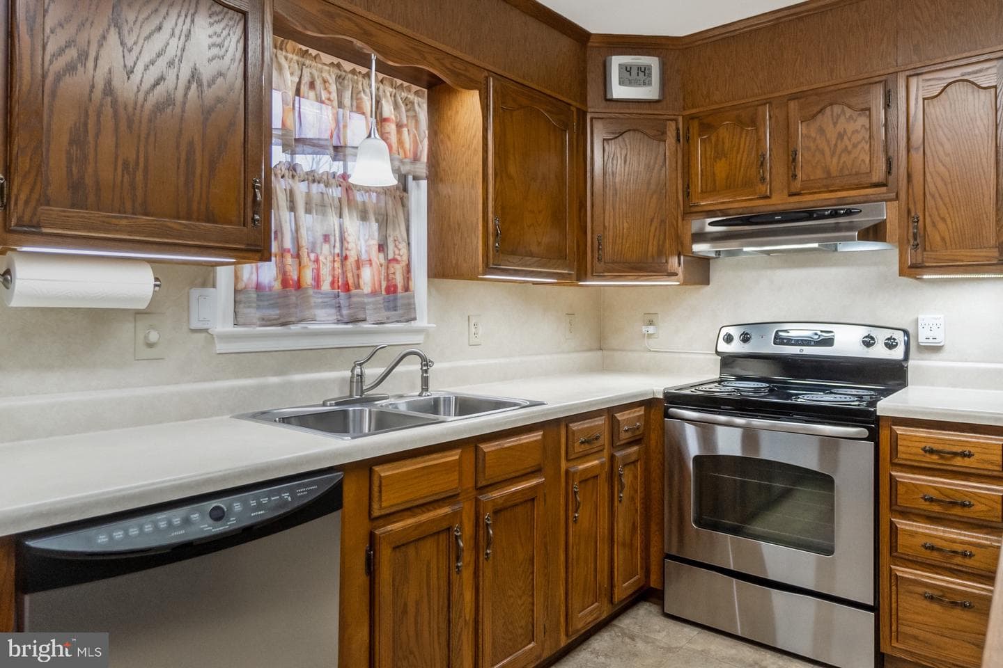 1053 Hilltop Road photo 10