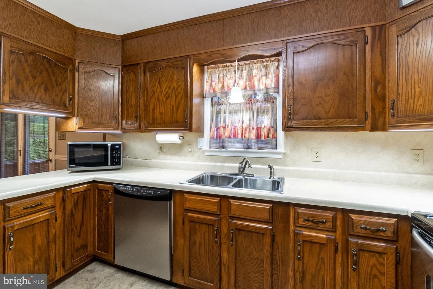 1053 Hilltop Road photo 12