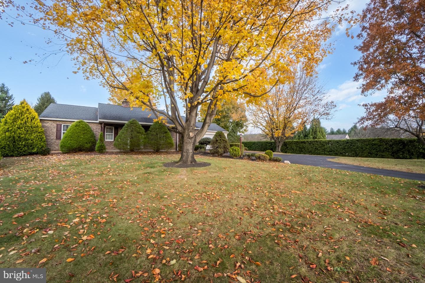 1053 Hilltop Road photo 3