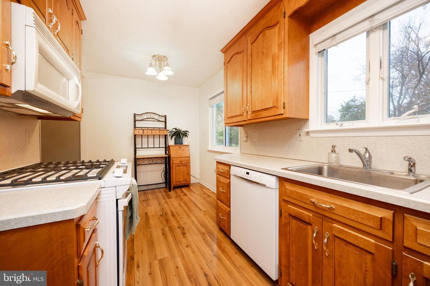 102 Russell Avenue photo 14