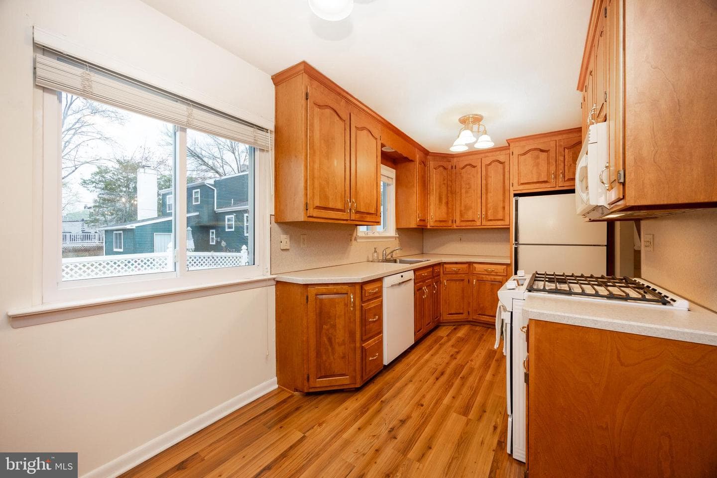 102 Russell Avenue photo 15