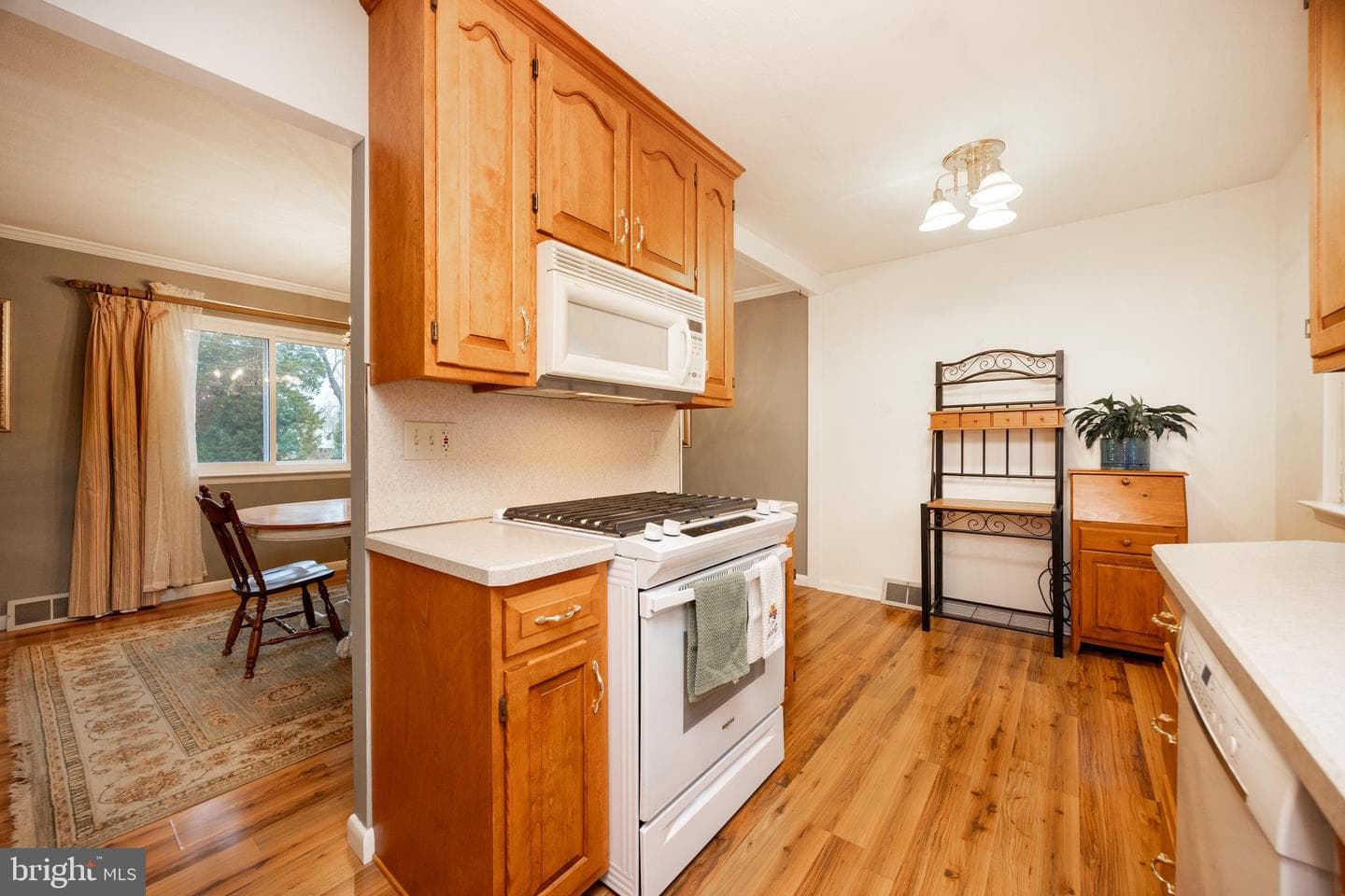 102 Russell Avenue photo 16