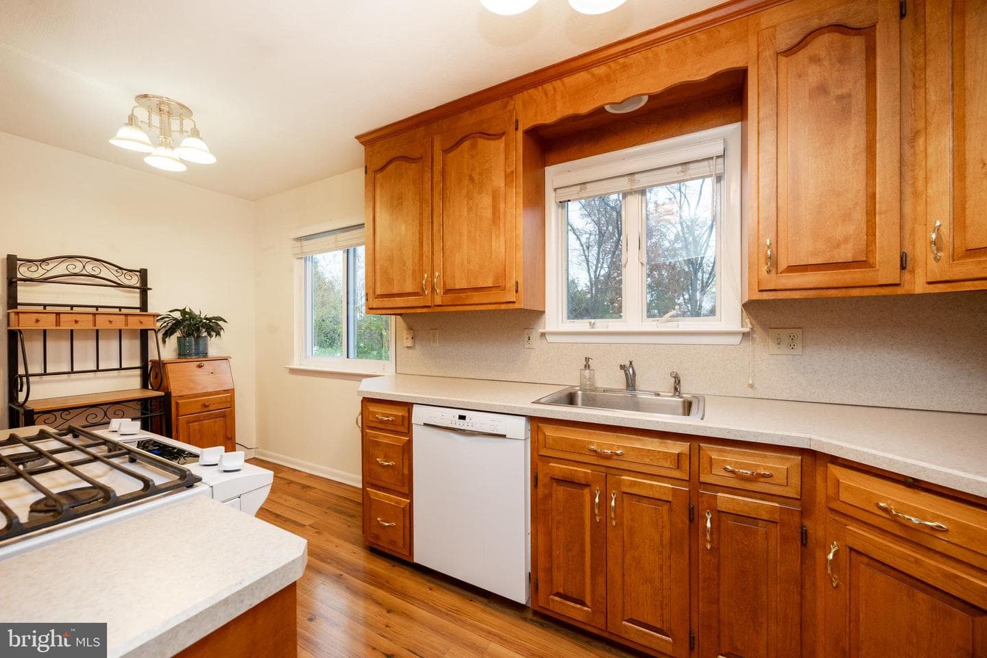 102 Russell Avenue photo 17