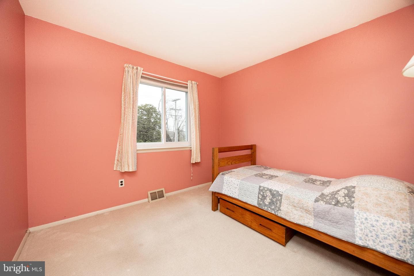 102 Russell Avenue photo 19