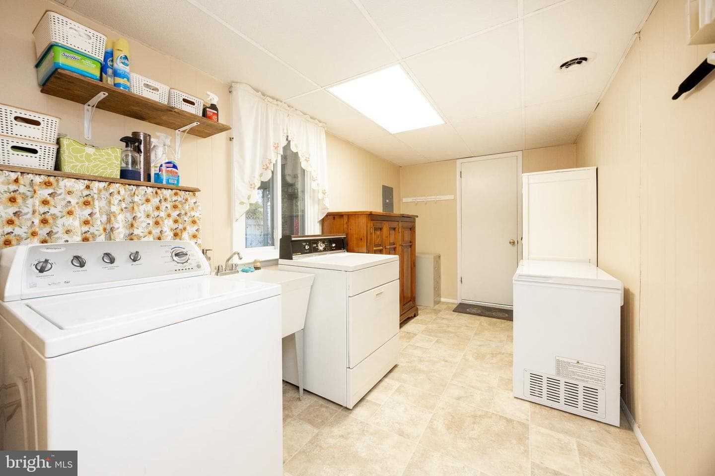 102 Russell Avenue photo 26