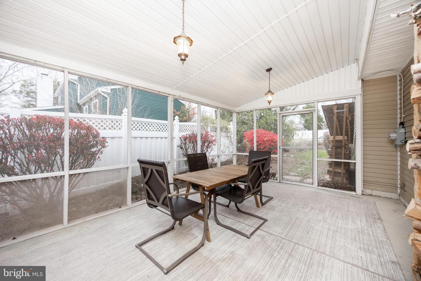 102 Russell Avenue photo 28